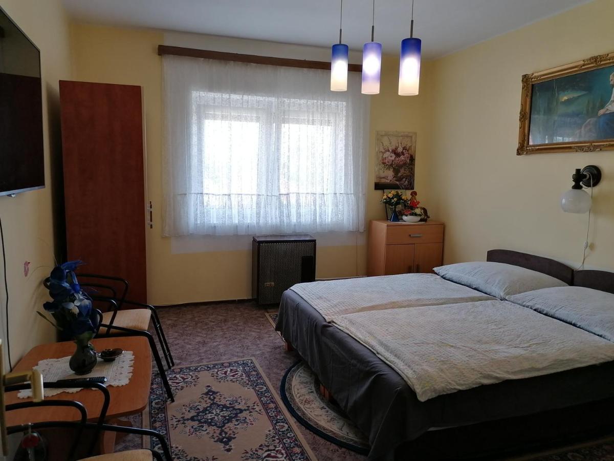 Ildiko Vendeghaz Heviz Apartment Exterior photo